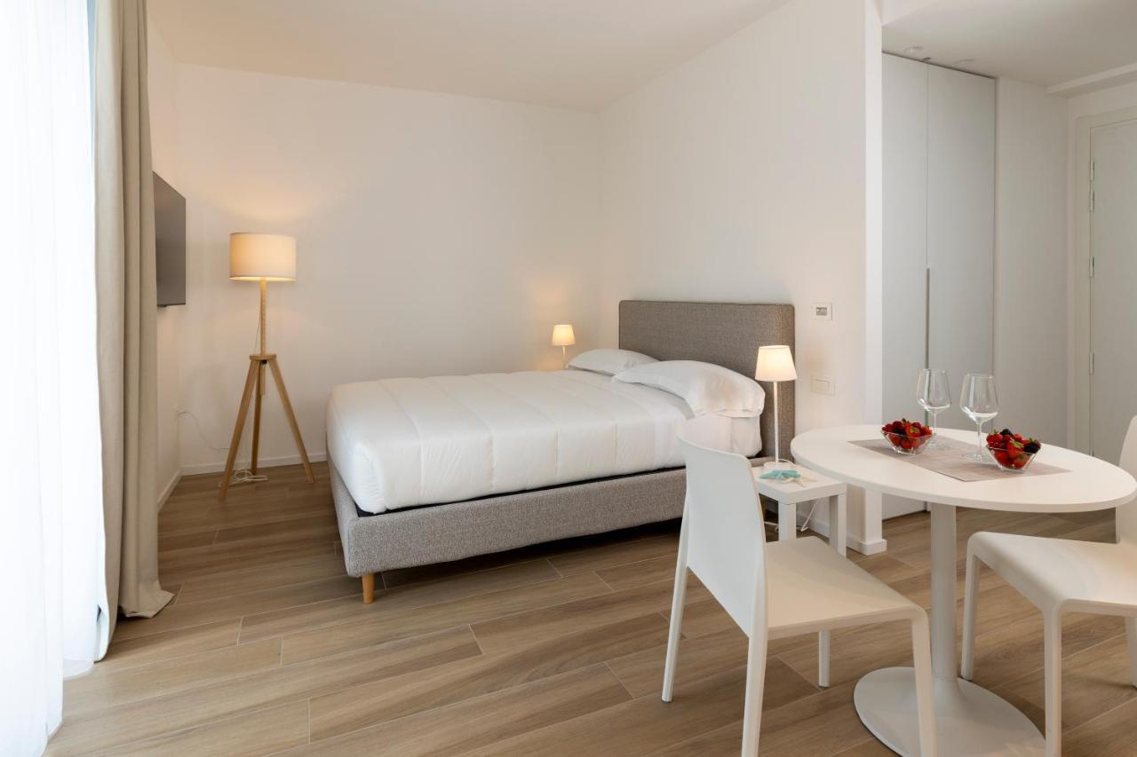 The Palm Riccione Aparthotel ภายนอก รูปภาพ
