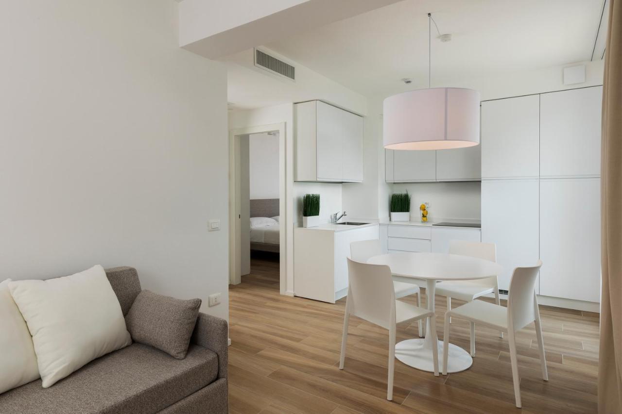 The Palm Riccione Aparthotel ภายนอก รูปภาพ